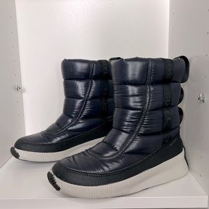 Sorel Out N About Puffer Logo Snow Boots (Size 6)
